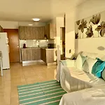 아파트 New The Terrace By The Sea -infinity Views & Air Cond- Comodoro, Cristianos, Tenerife