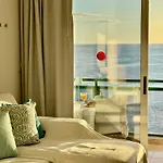 아파트 New The Terrace By The Sea -infinity Views & Air Cond- Comodoro, Cristianos, Tenerife