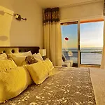 아파트 New The Terrace By The Sea -infinity Views & Air Cond- Comodoro, Cristianos, Tenerife