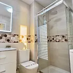 아파트 New The Terrace By The Sea -infinity Views & Air Cond- Comodoro, Cristianos, Tenerife 로스크리스티아노스