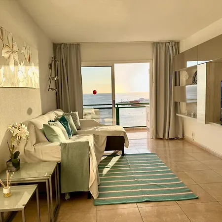 Apartamento New The Terrace By The Sea -infinity Views & Aircond- Comodoro, Cristianos, Tenerife *