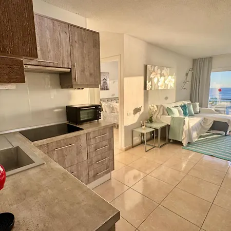 Apartamento New The Terrace By The Sea -infinity Views & Aircond- Comodoro, Cristianos, Tenerife *