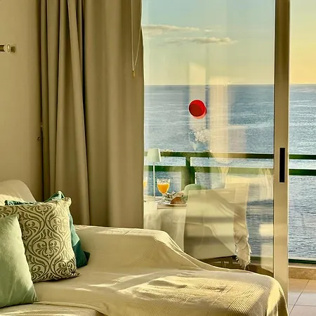 Apartamento New The Terrace By The Sea -infinity Views & Aircond- Comodoro, Cristianos, Tenerife
